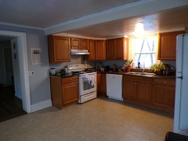 74 N Main Ave in Orono, ME - Building Photo - Building Photo