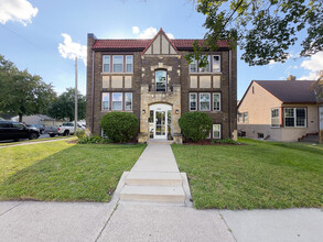 3848 Cedar Ave S in Minneapolis, MN - Building Photo - Building Photo