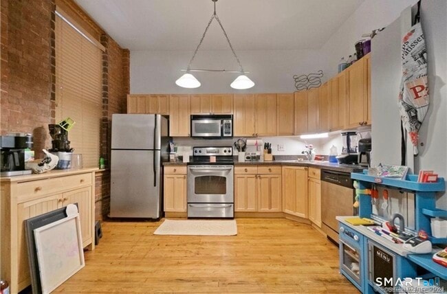 325 Lafayette St in Bridgeport, CT - Building Photo - Building Photo