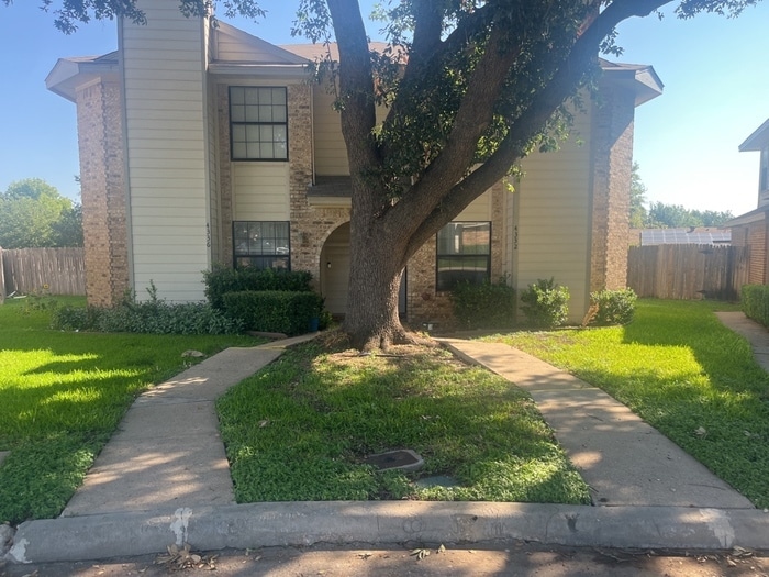 4336 Hulen Cir E in Fort Worth, TX - Building Photo