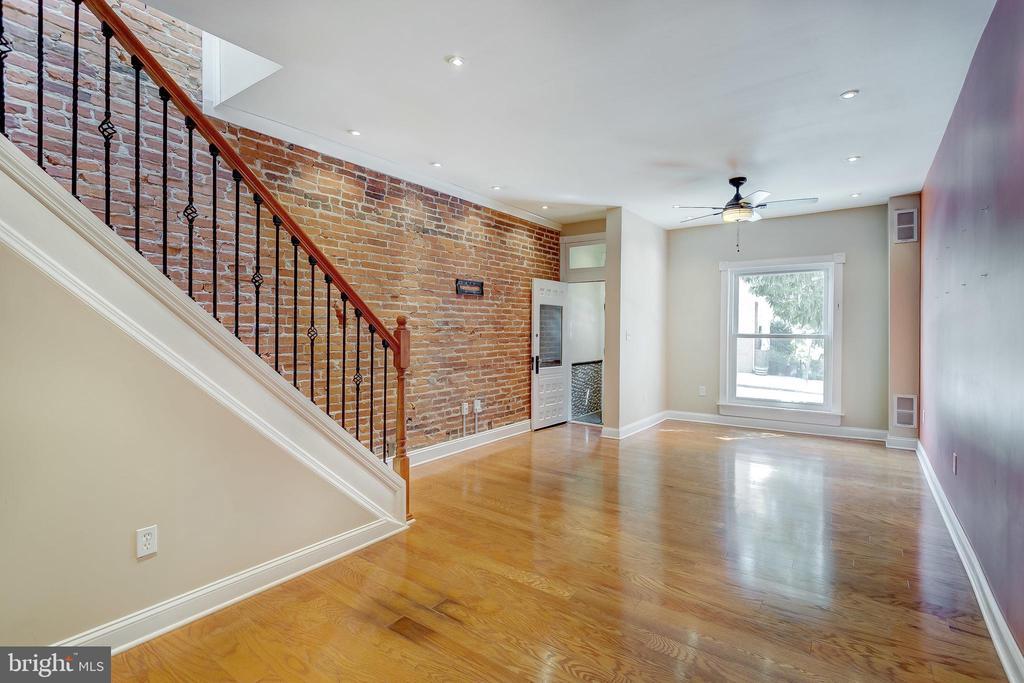 806 S Clinton St in Baltimore, MD - Foto de edificio