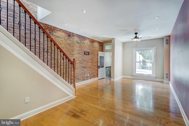 property at 806 S Clinton St
