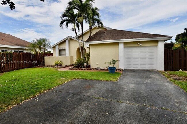 15015 SW 52nd Ln in Miami, FL - Building Photo - Building Photo