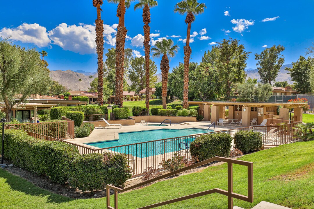 48992 Canyon Crest Ln in Palm Desert, CA - Building Photo