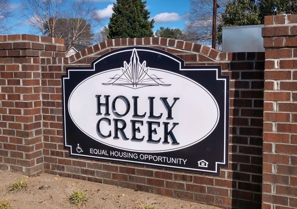 Holly Creek in Creedmoor, NC - Foto de edificio