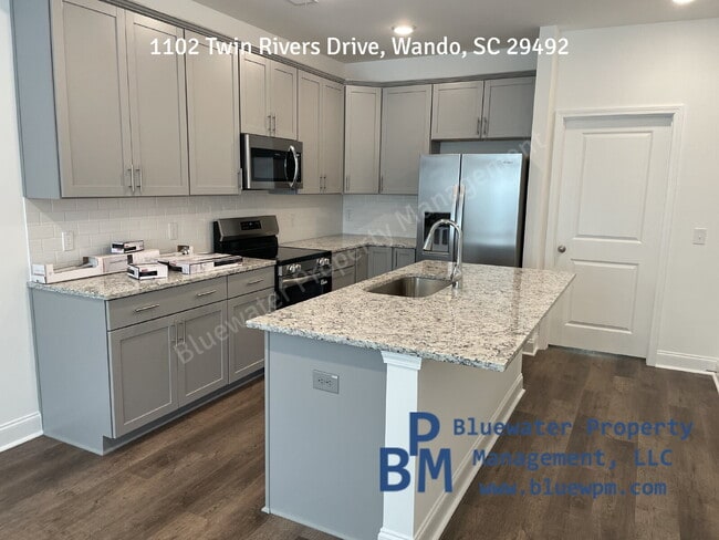 1102 Twin Rivers Dr in Charleston, SC - Building Photo - Building Photo