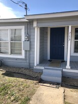 713 Sabine St in Brenham, TX - Building Photo
