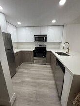 20860 San Simeon Way in Miami, FL - Building Photo - Building Photo