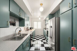7949 Selma Ave in Los Angeles, CA - Building Photo