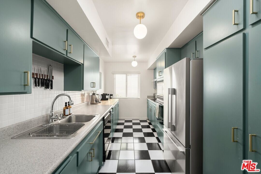 7949 Selma Ave in Los Angeles, CA - Building Photo