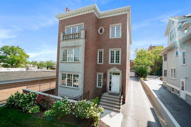 107 S Grant St in Hinsdale, IL - Building Photo - Building Photo