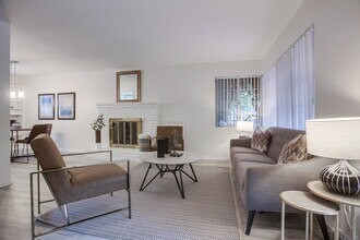 350 Gravilla St in San Diego, CA - Building Photo - Building Photo