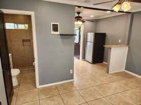 711-721 S Pine St in Escondido, CA - Building Photo
