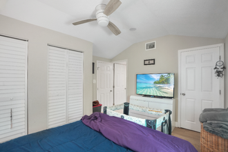 215 Anclote Rd in Tarpon Springs, FL - Foto de edificio - Building Photo