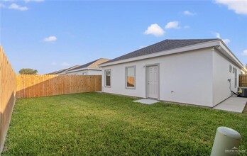 1208 Shavano Dr in Edinburg, TX - Building Photo - Building Photo