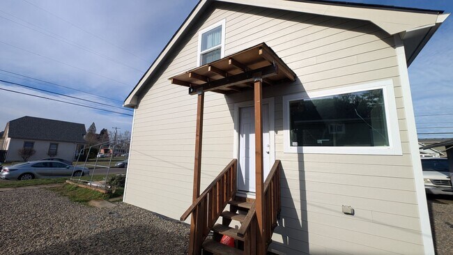 508 SE Walnut St-Unit -8dd3c4f1-a5f2-11ef-9ddc-0aeb9228e86c in Hillsboro, OR - Foto de edificio - Building Photo