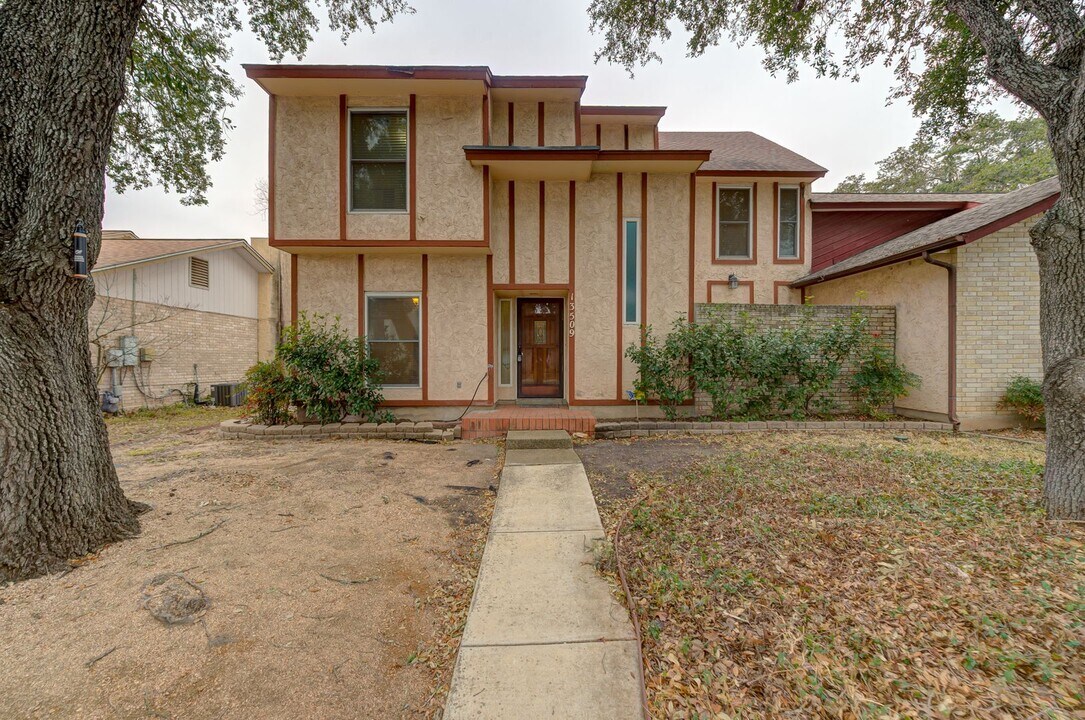13509 Dutch Myrtle Dr in San Antonio, TX - Building Photo