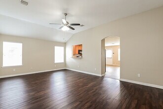 4018 Falvel Shadow Creek Dr in Spring, TX - Foto de edificio - Building Photo