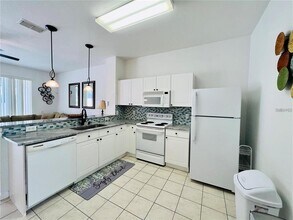 2413 Silver Palm Dr in Kissimmee, FL - Foto de edificio - Building Photo