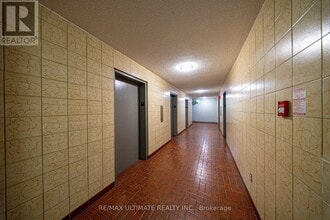 390 Dixon Rd in Toronto, ON - Building Photo - Building Photo