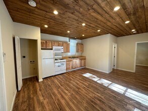 25873 Cedar St in Idyllwild, CA - Foto de edificio - Building Photo