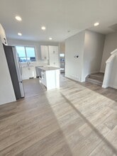 8008 Cedric Mah Rd in Edmonton, AB - Building Photo - Building Photo