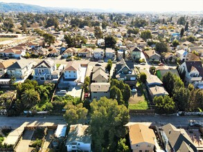 2501 Grande Vista Ave in Oakland, CA - Building Photo - Building Photo