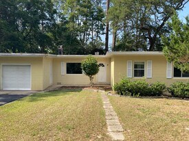 531 E Miracle Strip Pkwy in Mary Esther, FL - Building Photo