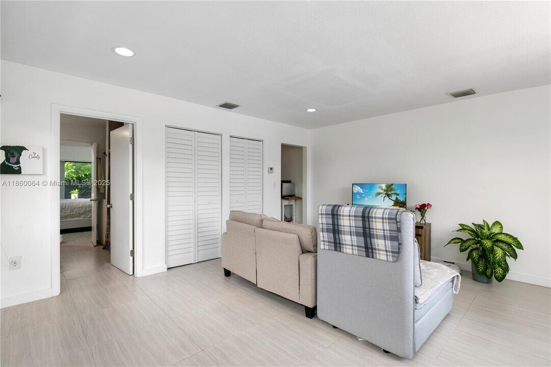 9981 SW 13th Terrace in Miami, FL - Building Photo