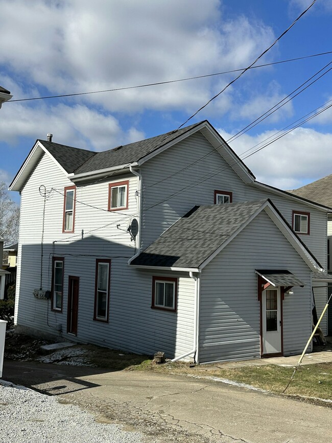 316 N 10th St in Cambridge, OH - Building Photo - Building Photo