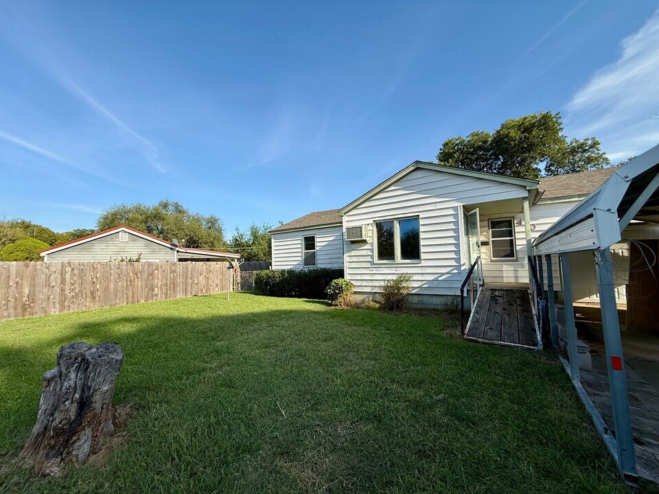 402 Ash St in Ardmore, OK - Building Photo