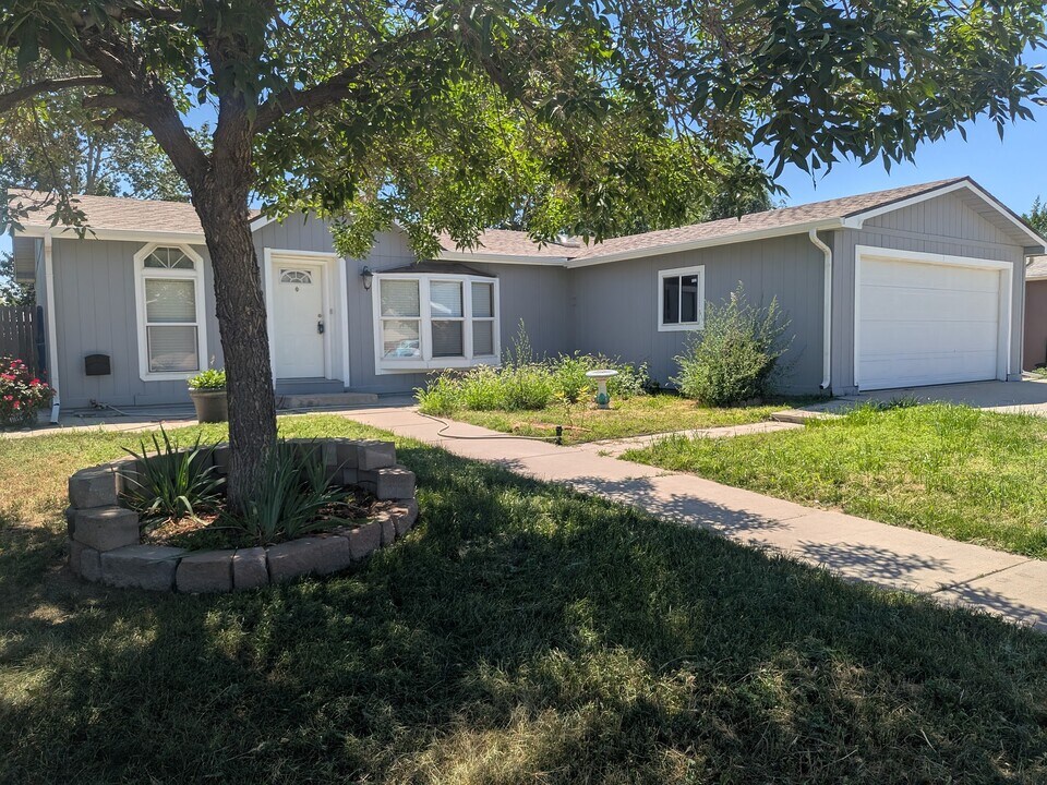 205 Spruce Ave in Lochbuie, CO - Building Photo