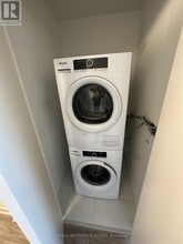 2209 Kingston Rd in Toronto, ON - Building Photo - Building Photo