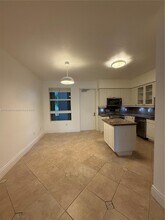709 Crandon Blvd, Unit 309 in Key Biscayne, FL - Foto de edificio - Building Photo