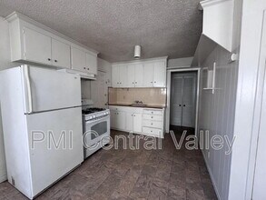 111 E Grove St in Stockton, CA - Building Photo - Building Photo