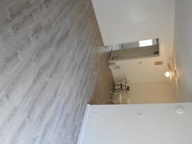 4702 W 17 th St in Los Angeles, CA - Building Photo