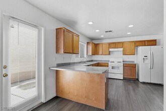 5225 Paradise Valley Ave in Las Vegas, NV - Building Photo - Building Photo