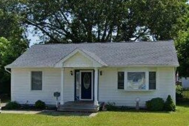 53 Bayview Ave in Bayport, NY - Foto de edificio