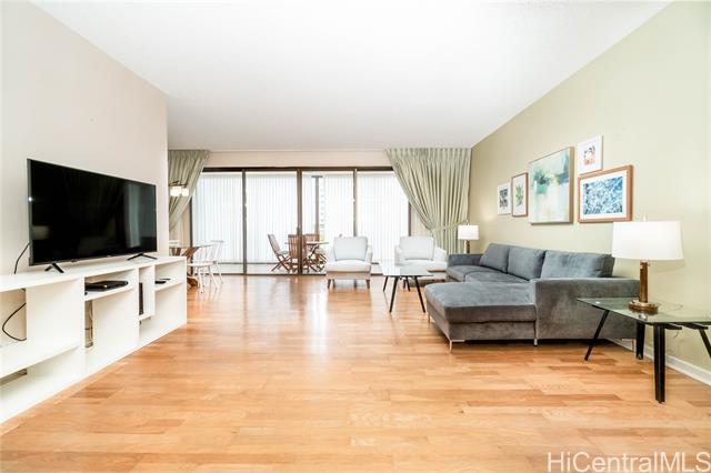 property at 4999 Kahala Ave