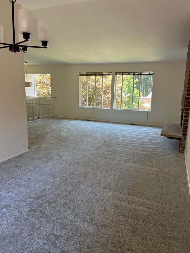 9426 NE 140th St in Kirkland, WA - Building Photo - Building Photo