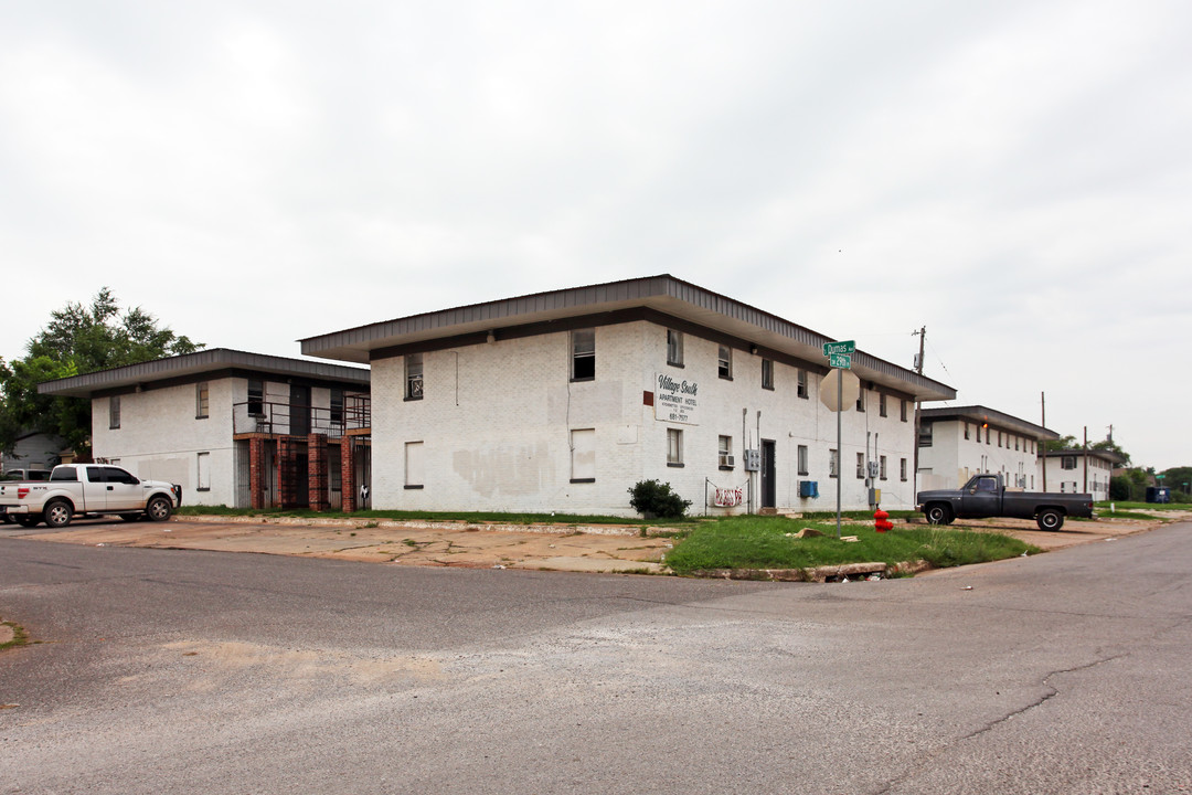 Village South Apartment Hotel in Oklahoma City, OK - Foto de edificio