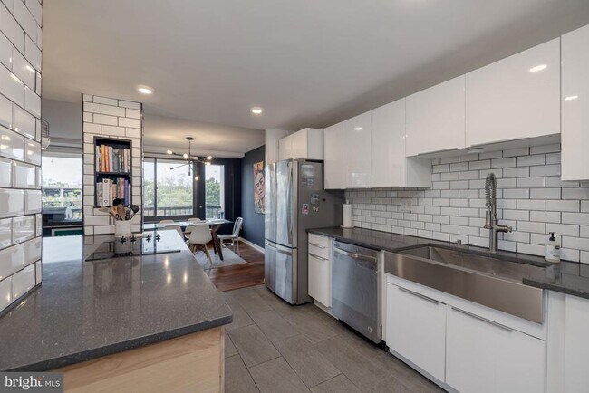 5500 Holmes Run Pkwy in Alexandria, VA - Building Photo - Building Photo