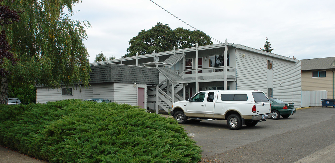 Bramble Court Apartments in Salem, OR - Building Photo