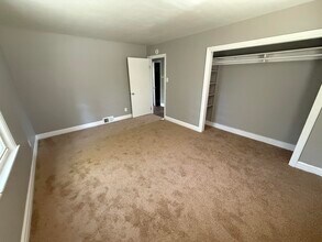 2111 Old Paris Rd in Lexington, KY - Building Photo - Building Photo