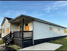 7935 Read Blvd in New Orleans, LA - Building Photo - Building Photo