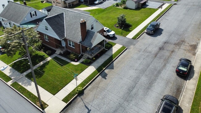 701 W Oak St in Palmyra, PA - Building Photo - Building Photo