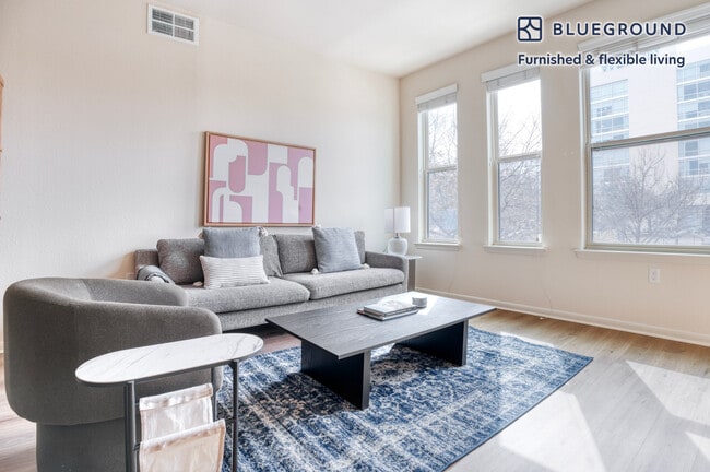 3210 Esperanza Crossing