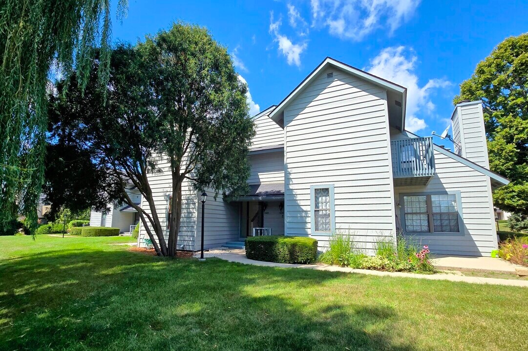 640 Chip Ct in Gurnee, IL - Building Photo