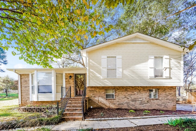property at 4405 Englewood Rd
