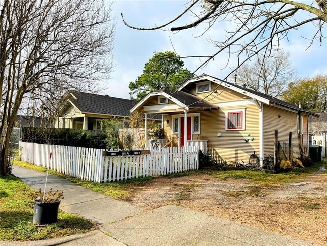 1109 Walton St in Houston, TX - Building Photo - Building Photo